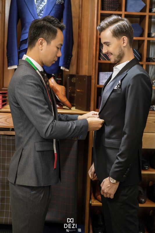 hay-sam-cho-minh-mot-bo-tuxedo-that-dep-nhe Đừng ngại ngần hãy sắm cho mình một bộ vest tuxedo thật đẹp nhé!