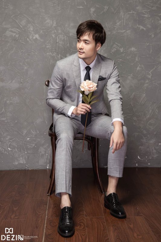 may-vest-cuoi-se-giu-cac-chu-re-tu-tin Bộ trang phục phù hợp sẽ giúp các chú rể tự tin hơn khi sánh bước bên cô dâu